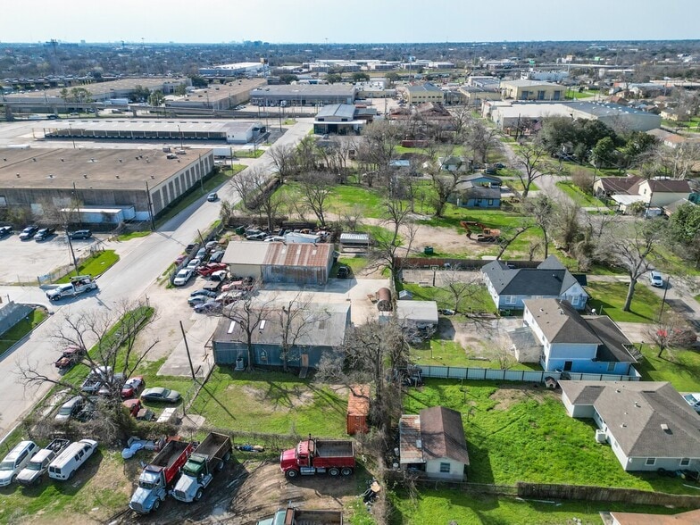 215 Bennington St, Houston, TX for sale - Aerial - Image 2 of 20