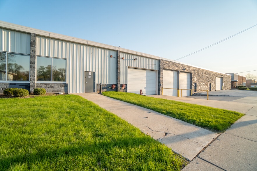 4609-4801 W Woolworth Ave, Milwaukee, WI for lease - Building Photo - Image 3 of 13