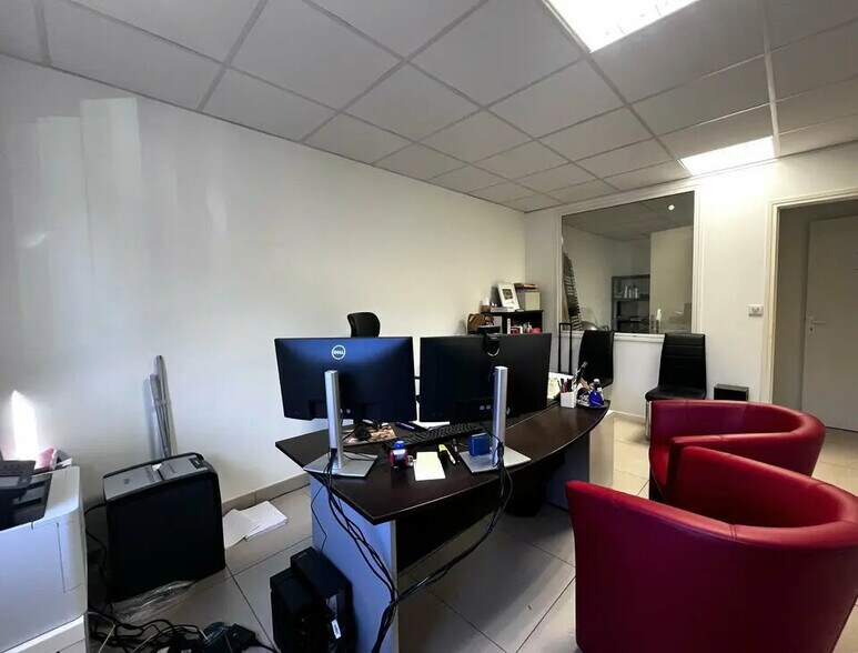 Office in Grasse for lease - Interior Photo - Image 3 of 5