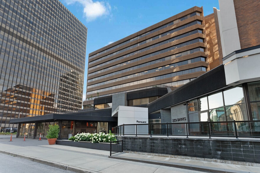 350 Sparks St, Ottawa, ON for lease - Building Photo - Image 2 of 13