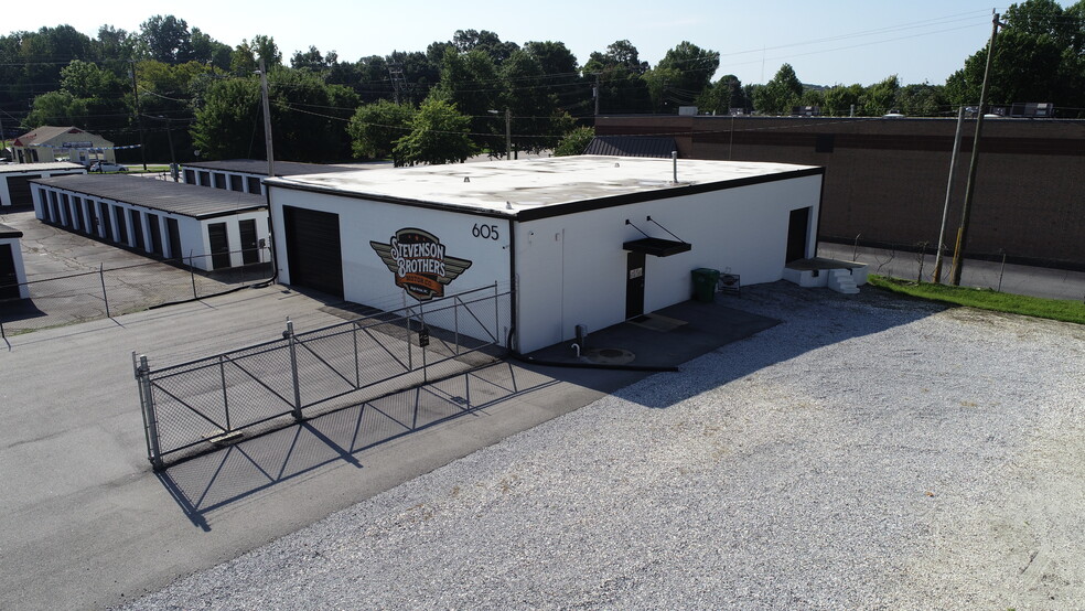 605 Stone Pl, High Point, NC for lease - Building Photo - Image 2 of 5