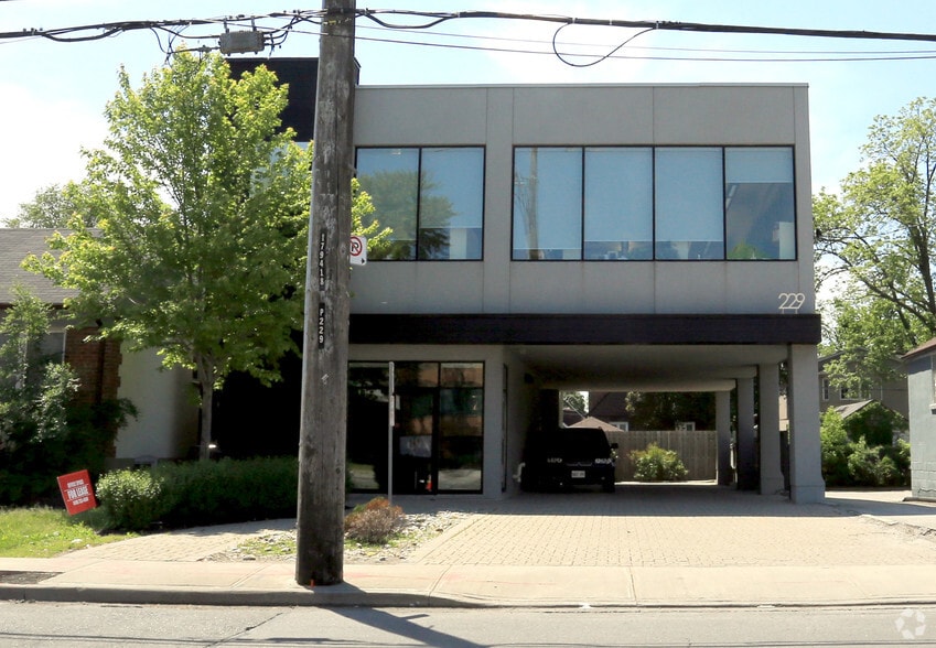 229 Sheppard Ave W, Toronto, ON for sale - Building Photo - Image 2 of 20