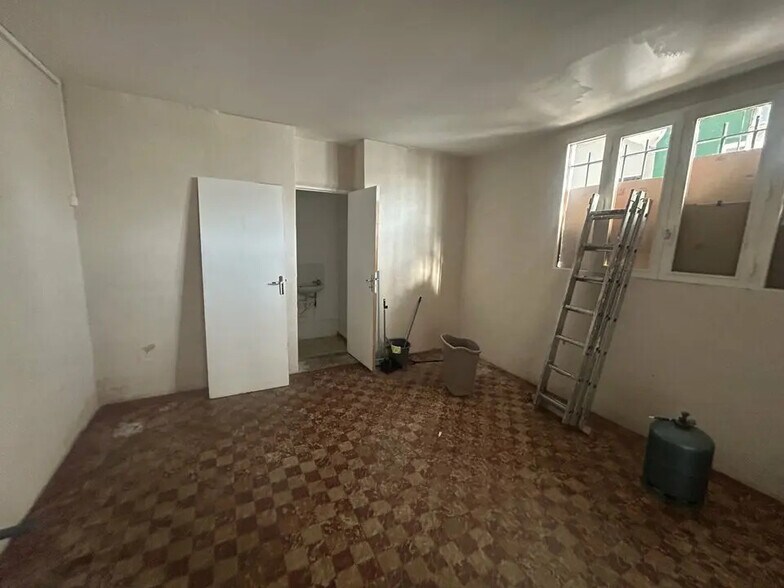 Office in Cavaillon for lease - Building Photo - Image 1 of 5