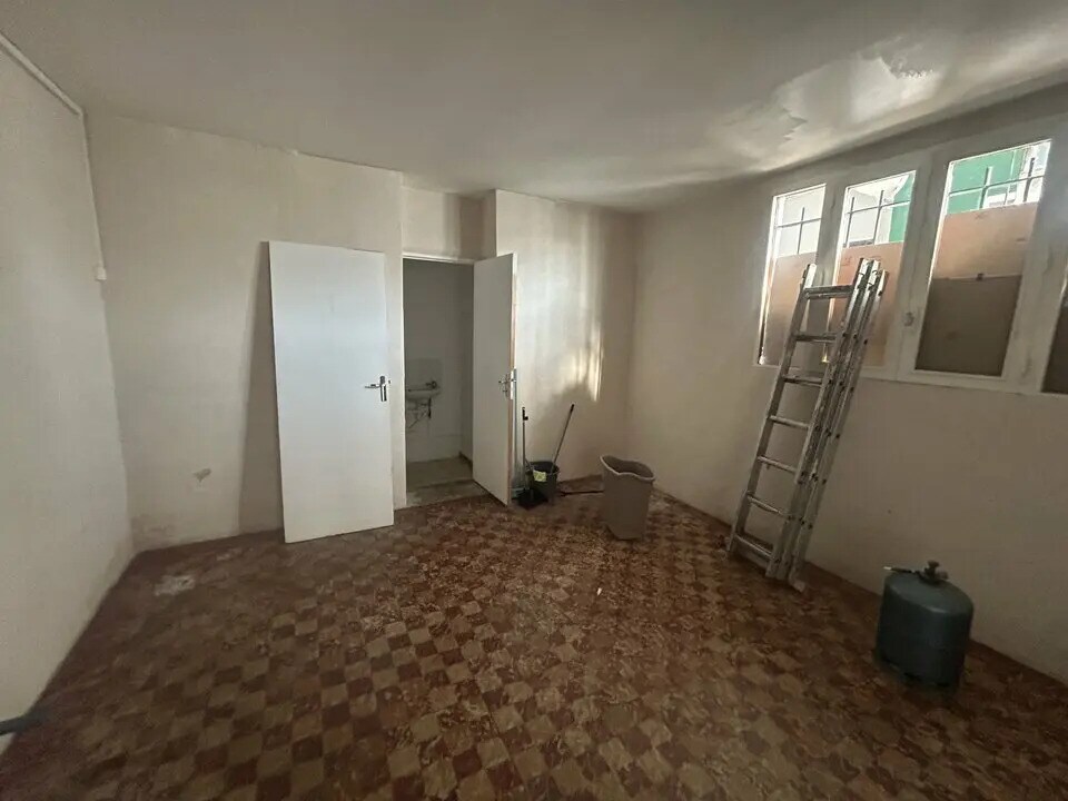 Office in Cavaillon for lease Building Photo- Image 1 of 6