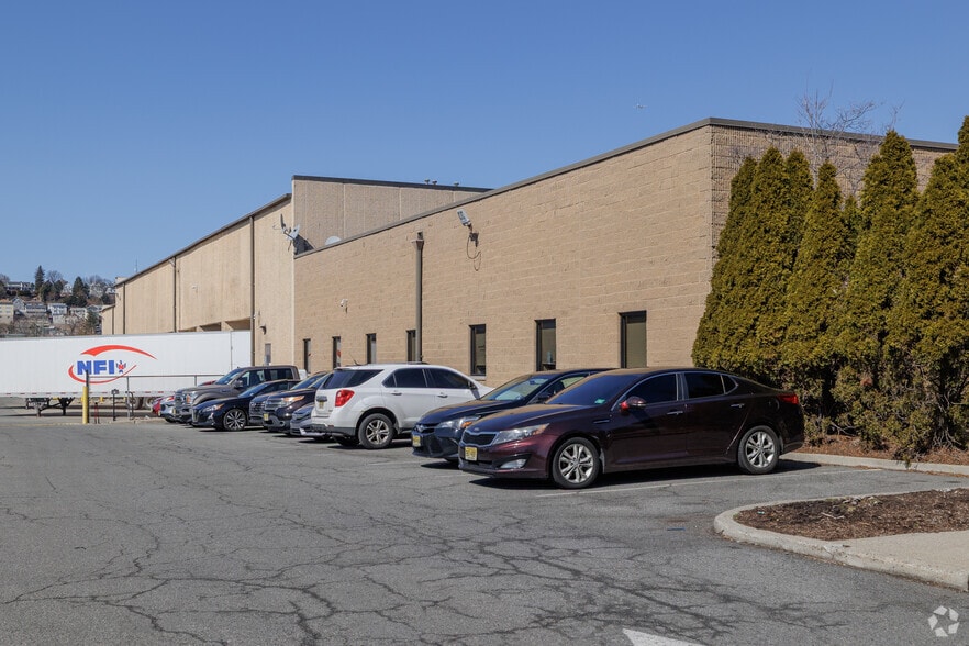 600 16th St, Carlstadt, NJ for lease - Building Photo - Image 3 of 5