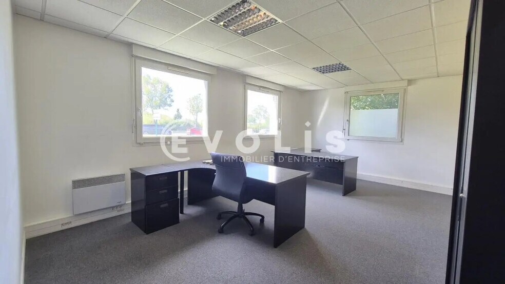 Office in Magny-le-Hongre for lease - Interior Photo - Image 3 of 7