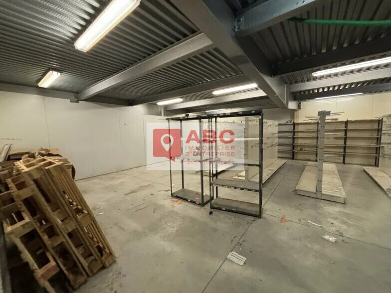 Flex in Frontignan for lease - Interior Photo - Image 3 of 6