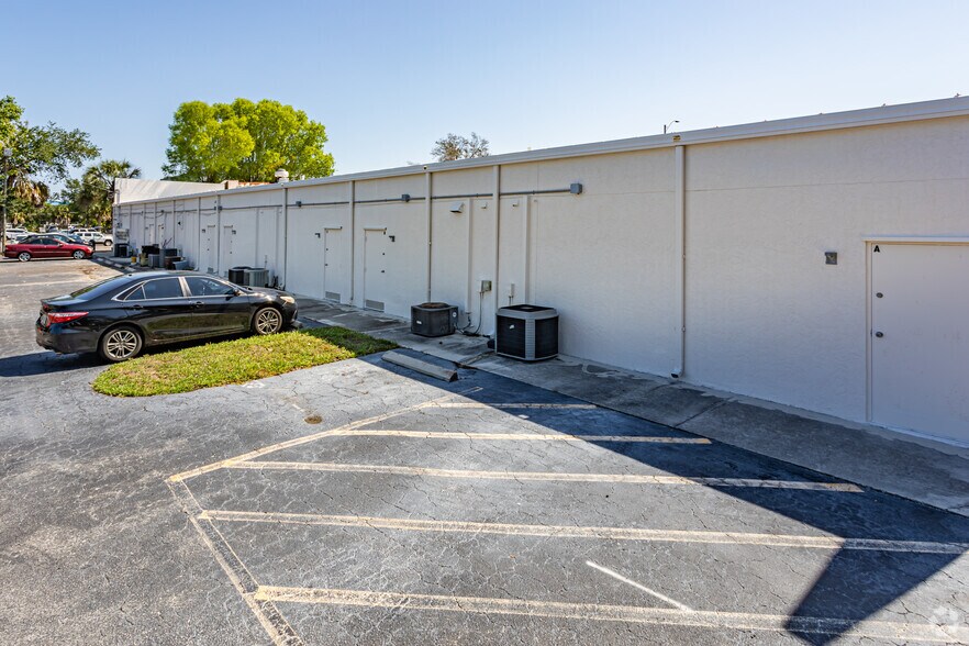 2650 Airport Rd S, Naples, FL for lease - Building Photo - Image 2 of 4