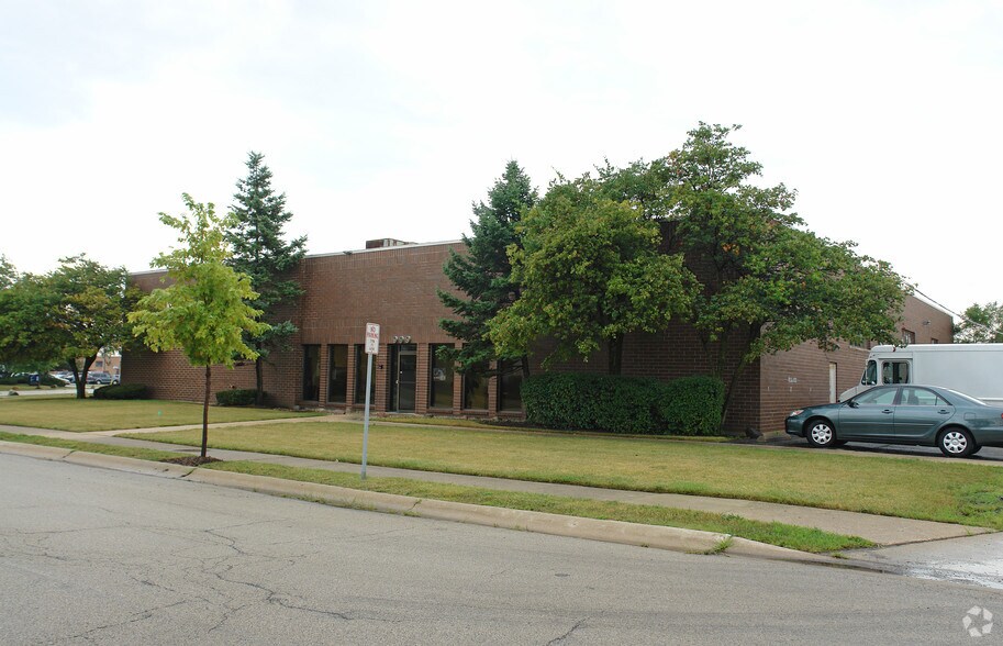 999 Lee St, Elk Grove Village, IL for sale - Primary Photo - Image 1 of 1