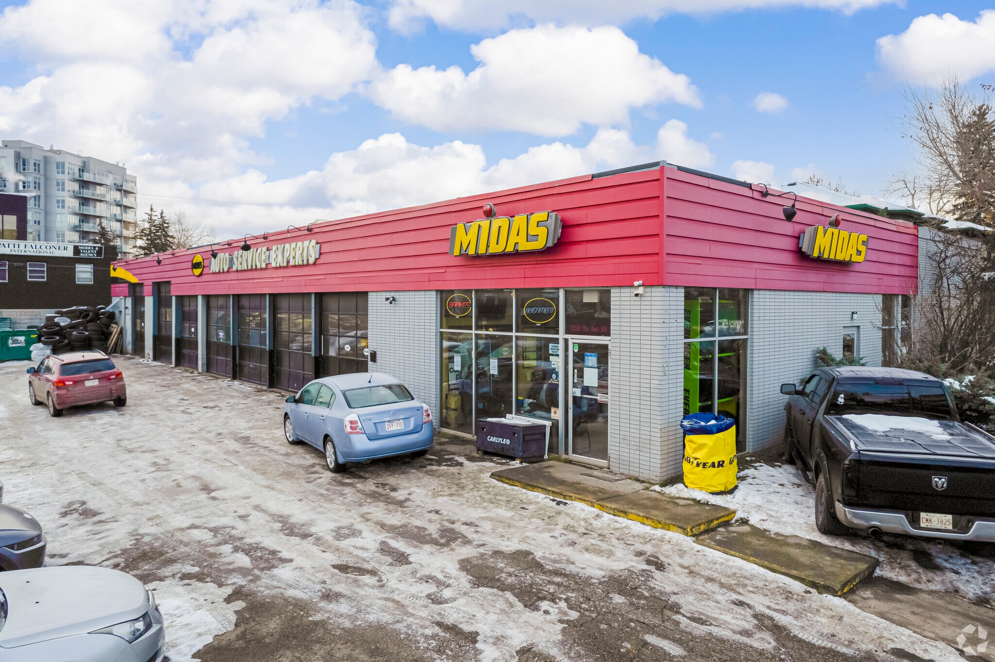 2529 17th Ave SW, Calgary, AB for sale Primary Photo- Image 1 of 5