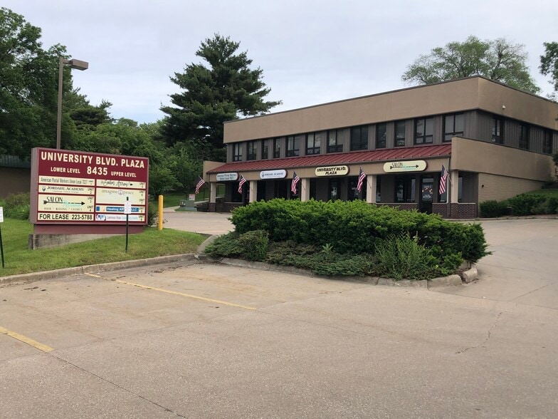 8435 University Blvd, Clive, IA for sale - Building Photo - Image 1 of 8