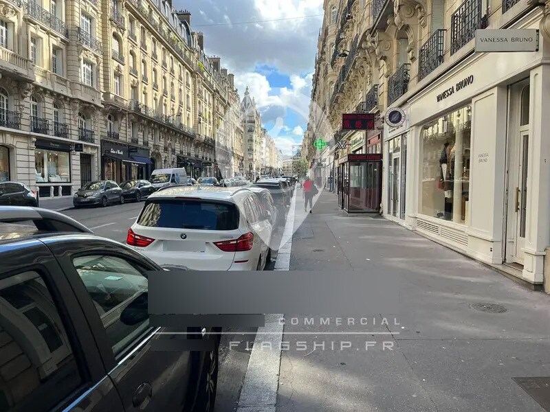 Retail in Paris for lease Building Photo- Image 1 of 3