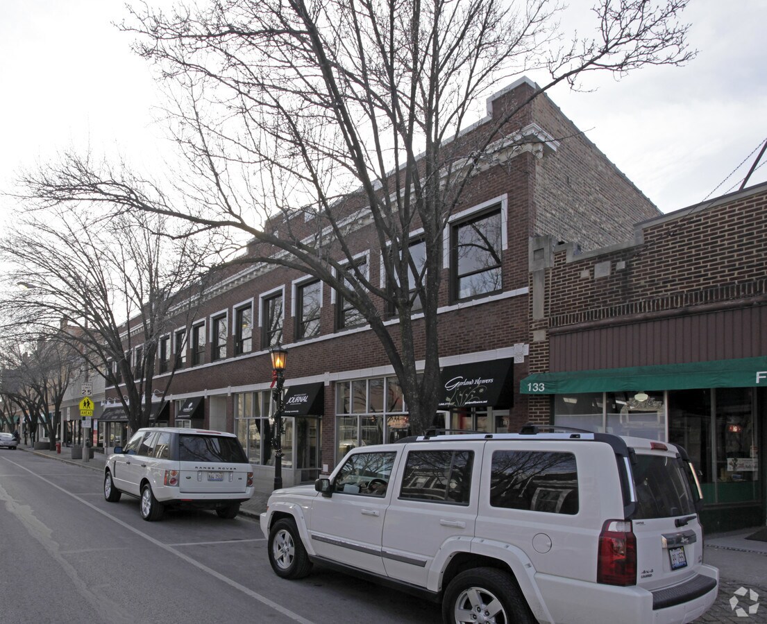 139-143 S Oak Park Ave, Oak Park, IL 60302 - Retail for Lease | LoopNet