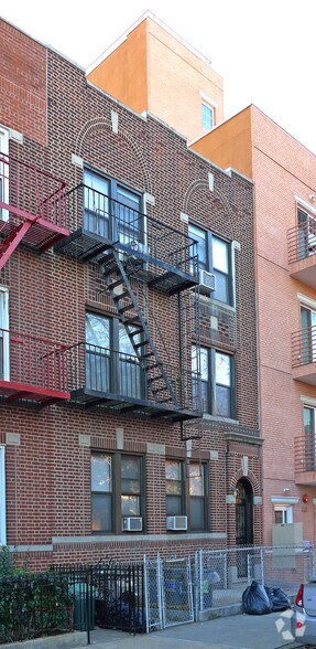 2519 34th St, Astoria, NY for sale - Primary Photo - Image 1 of 1