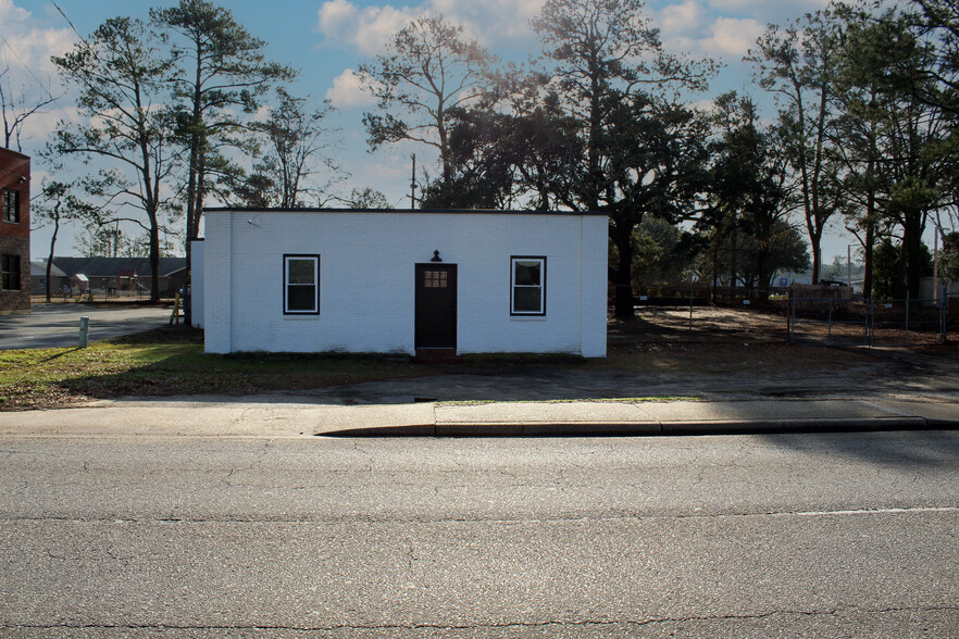 3821 W Montague Ave, Charleston, SC for lease - Building Photo - Image 1 of 12