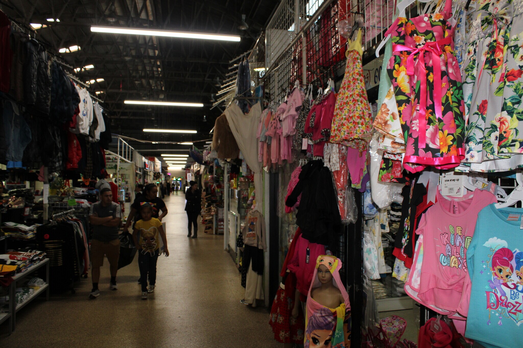 19011911 E Gage Ave, Los Angeles, CA 90001 INDOOR MALL / SWAP MEET