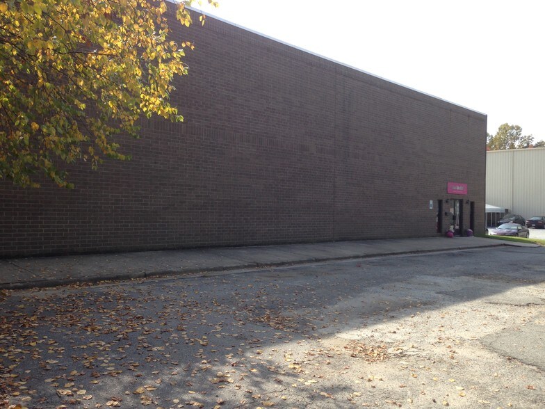 631 Mcway Dr, High Point, NC for sale - Building Photo - Image 1 of 1