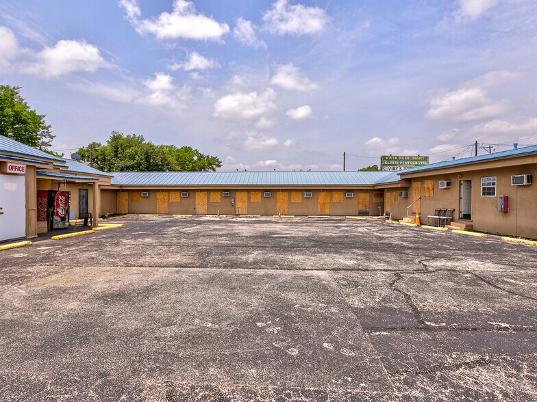 2627 Manor Rd, Austin, TX 78722 Ace Motel