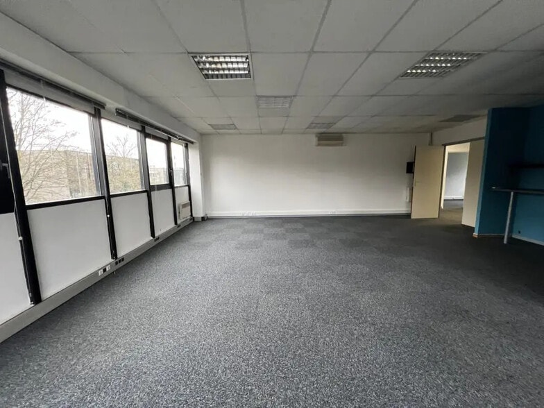 Office in Reims for lease - Interior Photo - Image 3 of 5