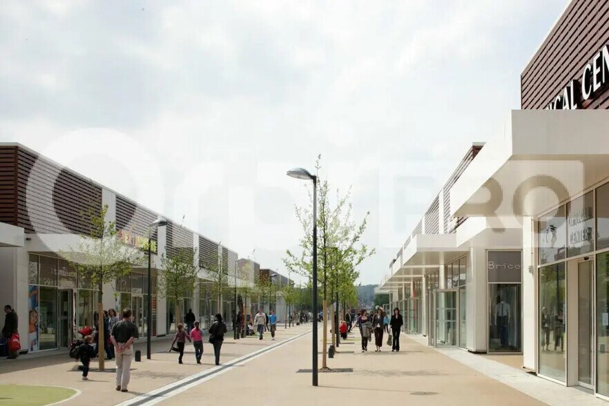 Retail in Soissons for lease - Building Photo - Image 2 of 3