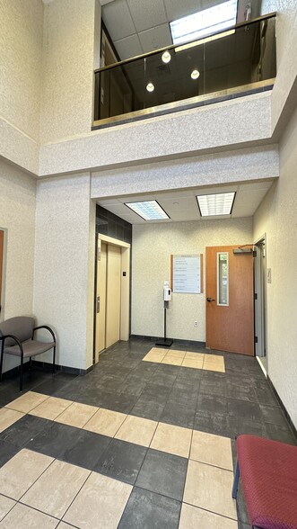 3240 Edwards Lake Pky, Birmingham, AL for lease - Lobby - Image 2 of 2