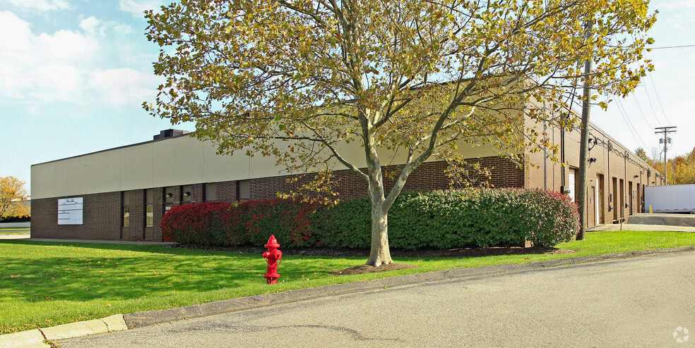 7620-7640 Tyler Blvd, Mentor, OH for lease - Building Photo - Image 1 of 3