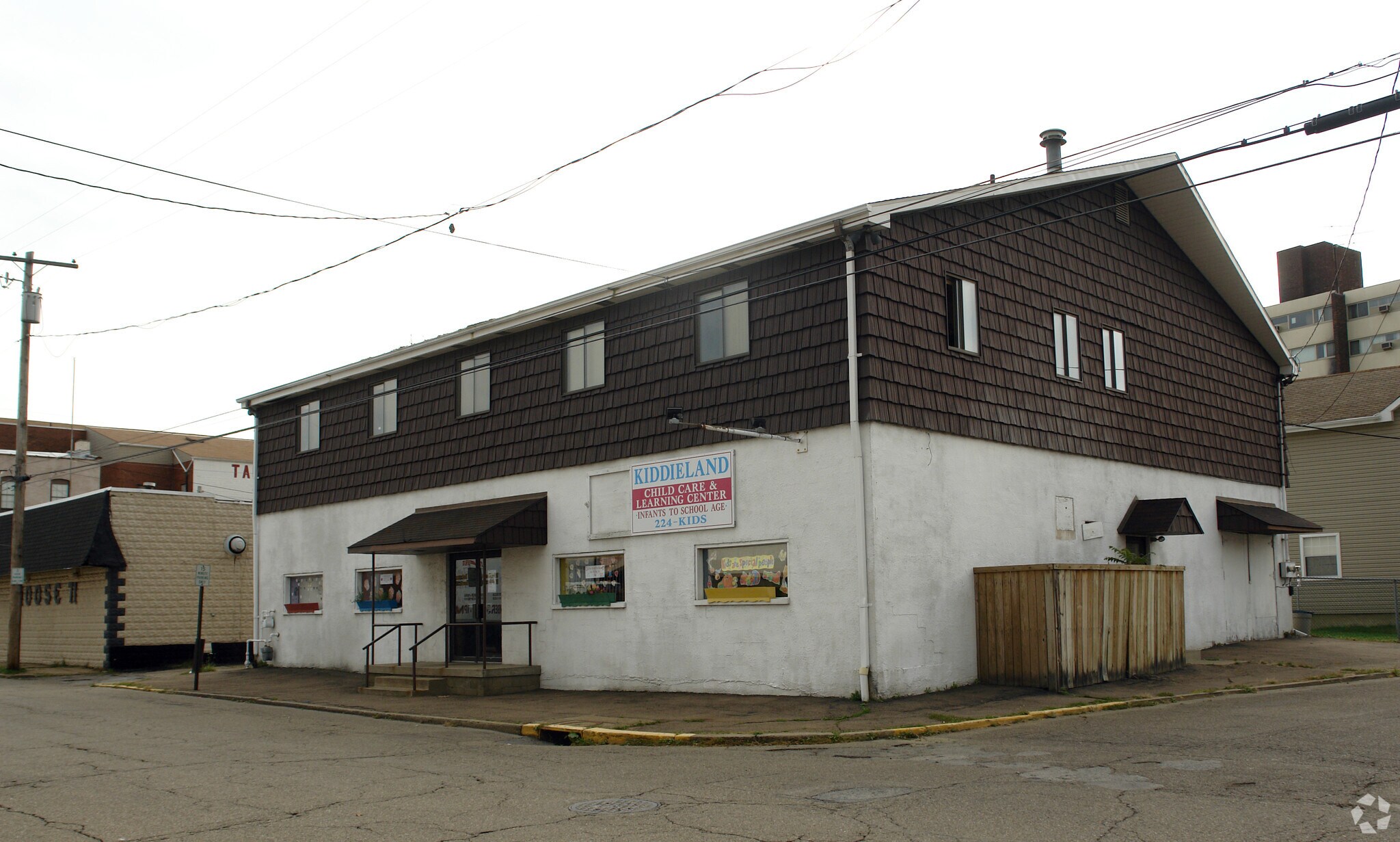 134 E 4th Ave, Tarentum, PA for sale Primary Photo- Image 1 of 1