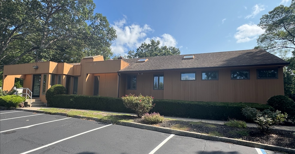 335 Terry Rd, Smithtown, NY for lease - Building Photo - Image 1 of 10