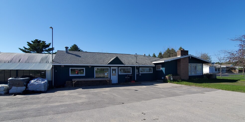 8628 Cairn Hwy, Elk Rapids, MI for sale - Primary Photo - Image 1 of 1