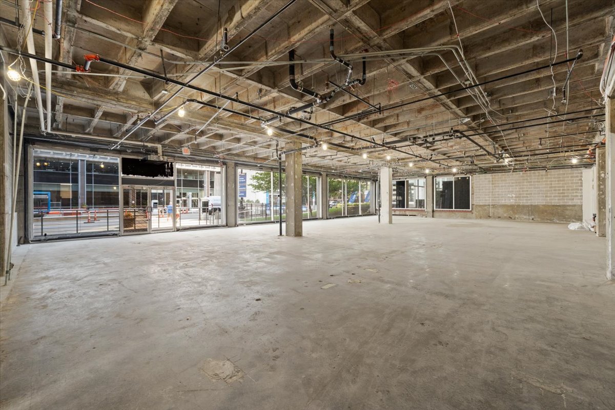 10 W 9th St, Kansas City, MO for lease Building Photo- Image 1 of 6