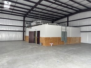 764 Soechting Rd, New Braunfels, TX for lease Interior Photo- Image 2 of 4