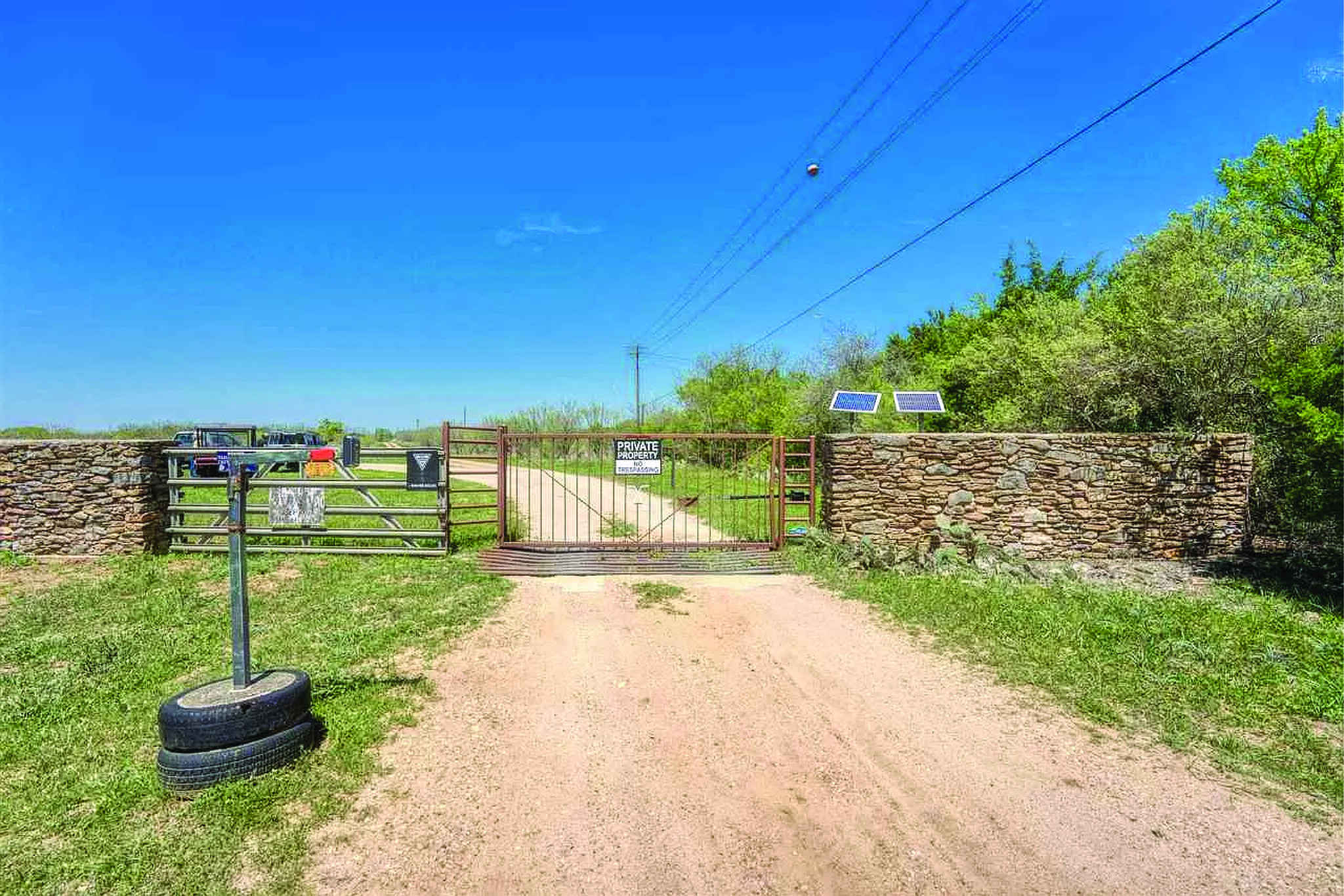 1033 Flying X Rd, Spicewood, TX for sale Primary Photo- Image 1 of 1