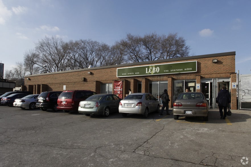 25 Hillcrest Ave, Mississauga, ON for lease - Primary Photo - Image 1 of 2