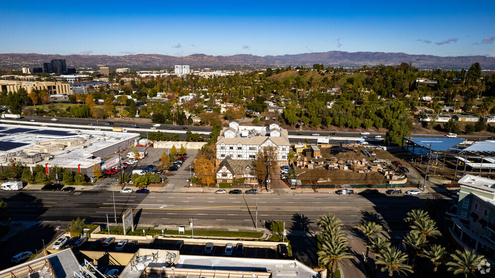 20631 Ventura Blvd, Woodland Hills, CA for lease - Aerial - Image 3 of 22