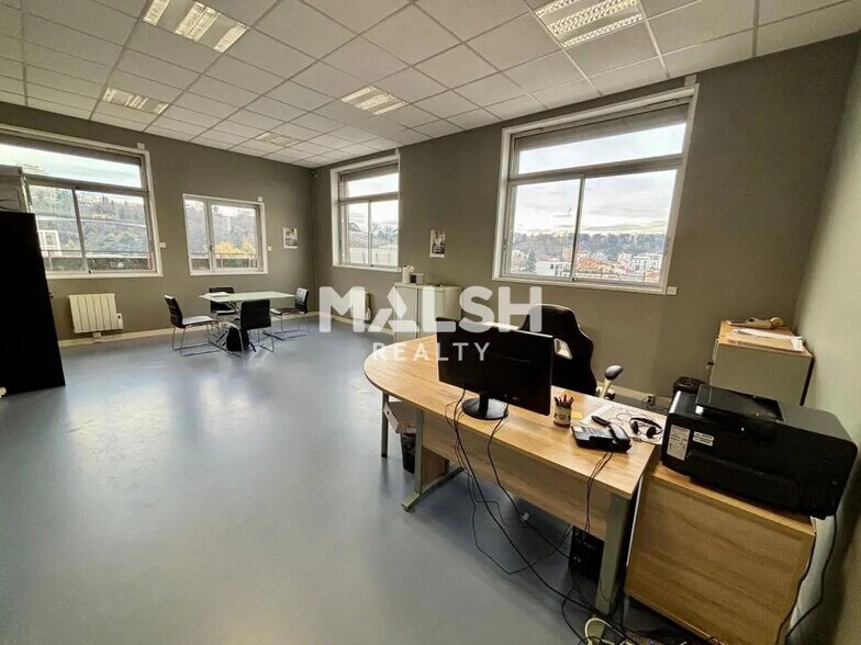 Office in Lyon for lease - Interior Photo - Image 3 of 4