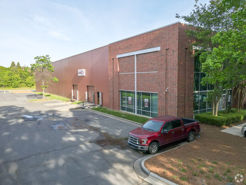 6965 Northpark Blvd, Charlotte, NC for lease - Building Photo - Image 3 of 4