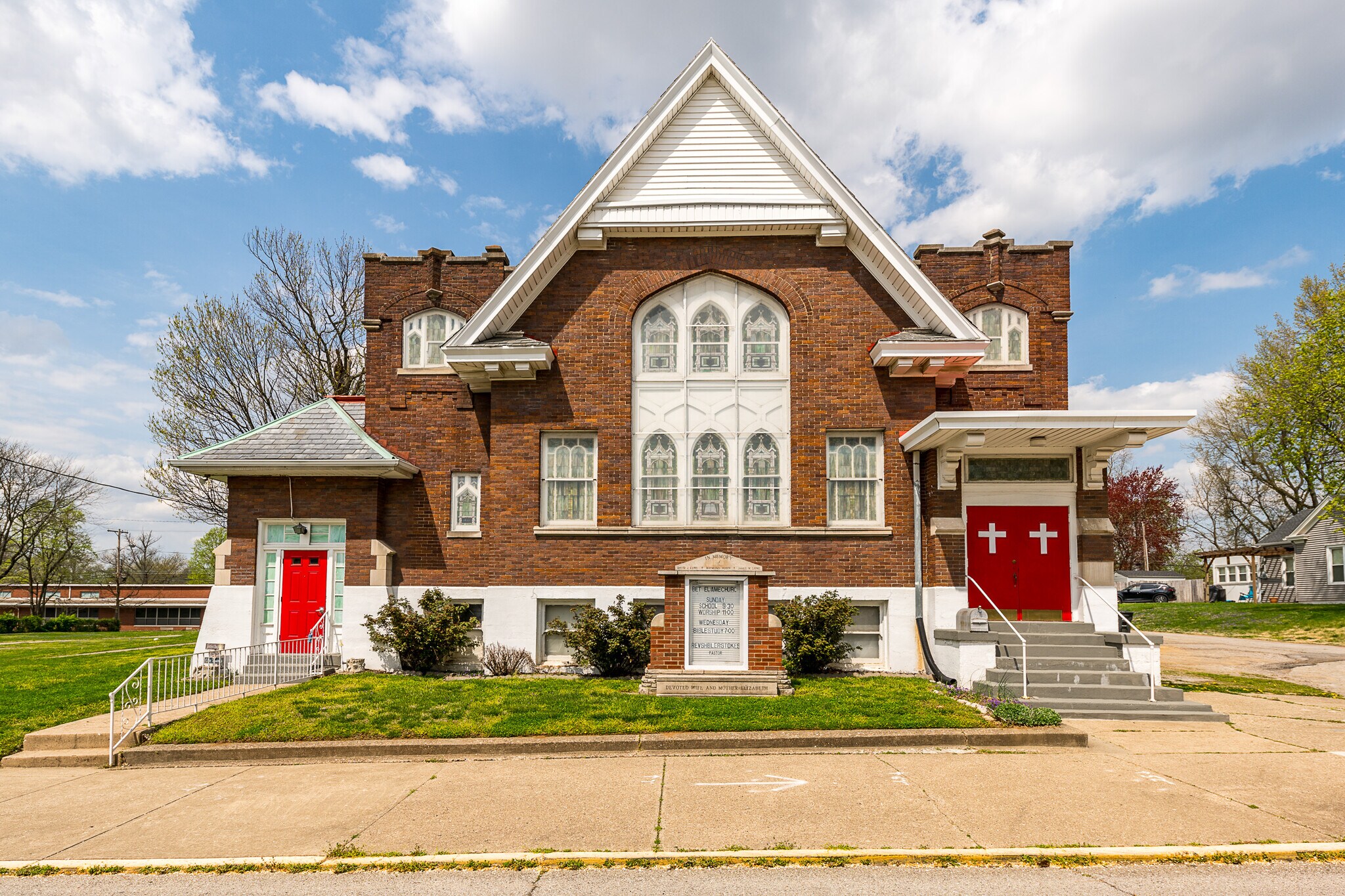 200 W Park Pl, Jeffersonville, IN for sale Building Photo- Image 1 of 1