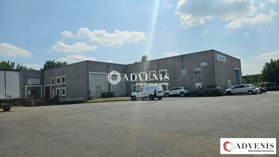 Industrial in Lesquin for lease - Building Photo - Image 1 of 3