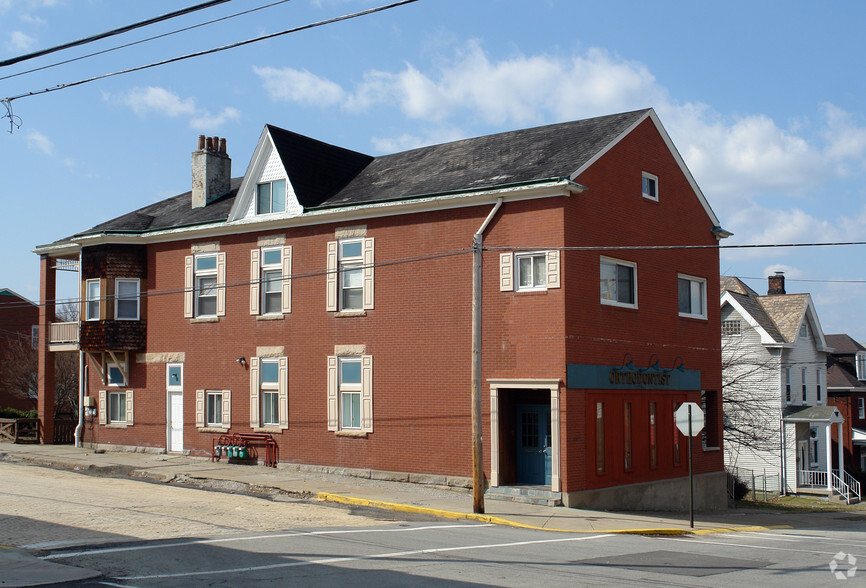 494 Center Ave, Verona, PA for lease - Primary Photo - Image 1 of 2