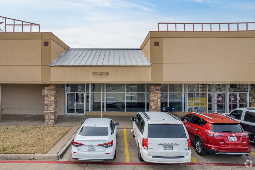 6299 Granbury Rd, Fort Worth, TX for lease - Building Photo - Image 3 of 9