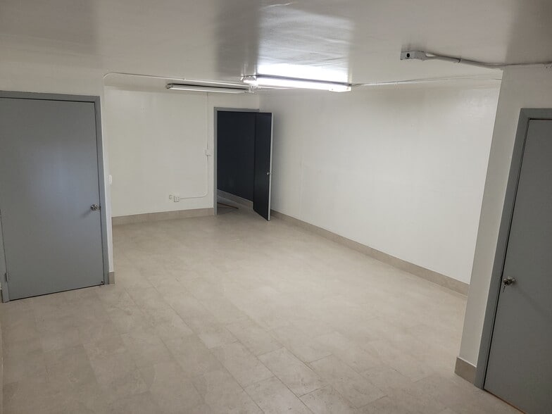 818-838 NE 40th Ct, Oakland Park, FL for lease - Building Photo - Image 2 of 41