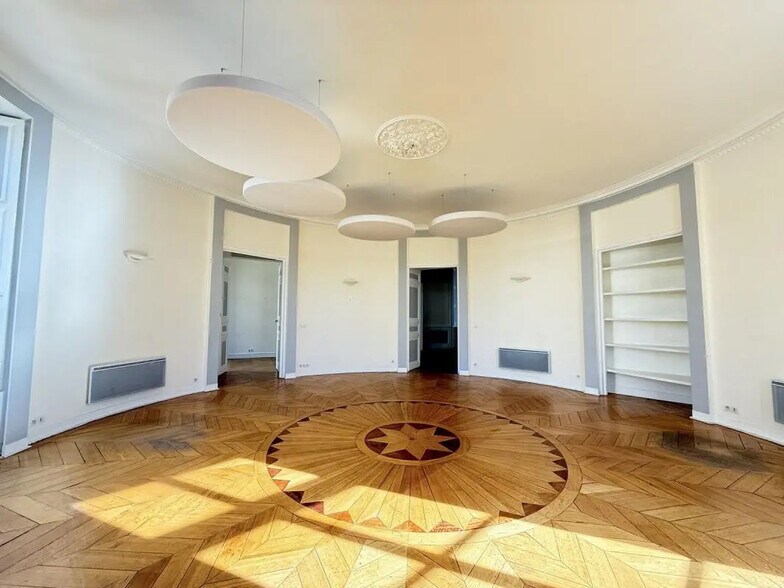 Office in Nantes for lease - Interior Photo - Image 2 of 4