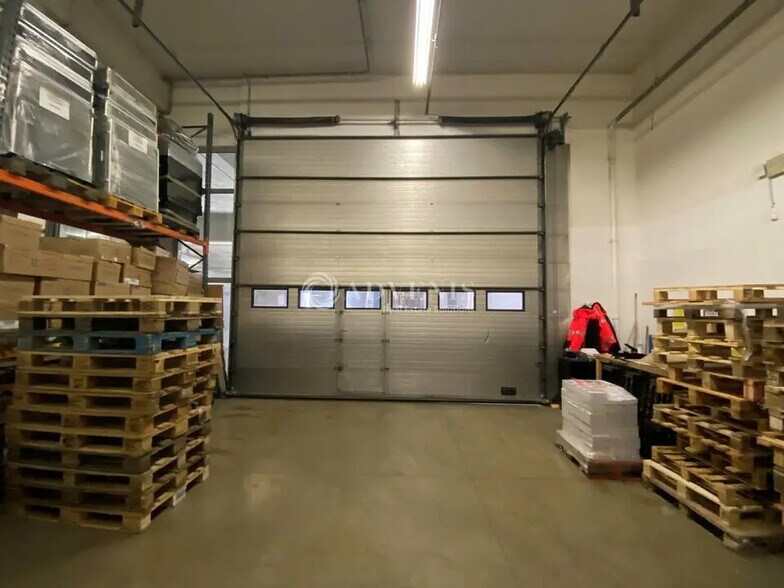 Flex in Ivry-sur-Seine for lease - Interior Photo - Image 2 of 19