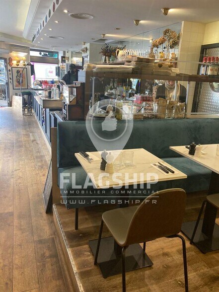 Retail in Paris for lease - Interior Photo - Image 2 of 3