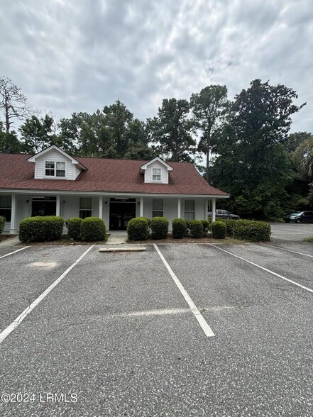 12 Fairfield Rd, Beaufort, SC for lease - Building Photo - Image 1 of 5