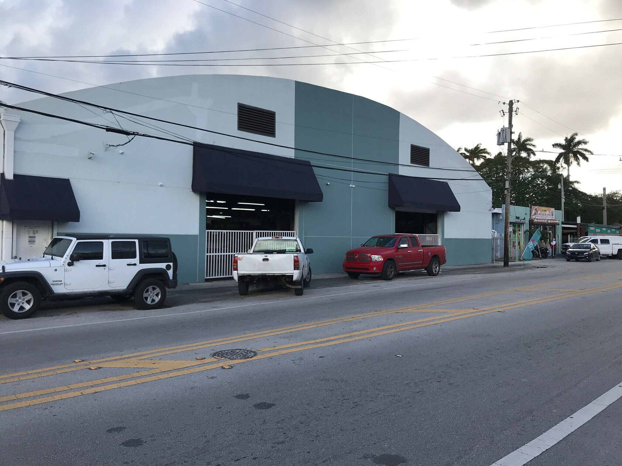 Warehouse & Retail Sale Miami, FL for Sale