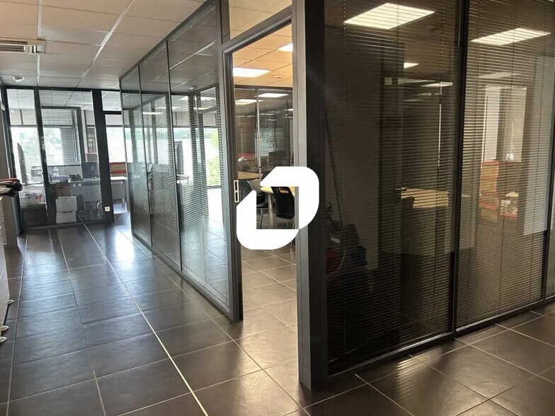 Office in Saint-Brice-sous-Forêt for lease - Interior Photo - Image 3 of 8