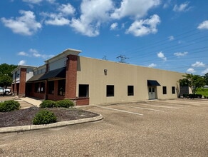 854 Wilson Dr, Ridgeland, MS for lease Building Photo- Image 2 of 3
