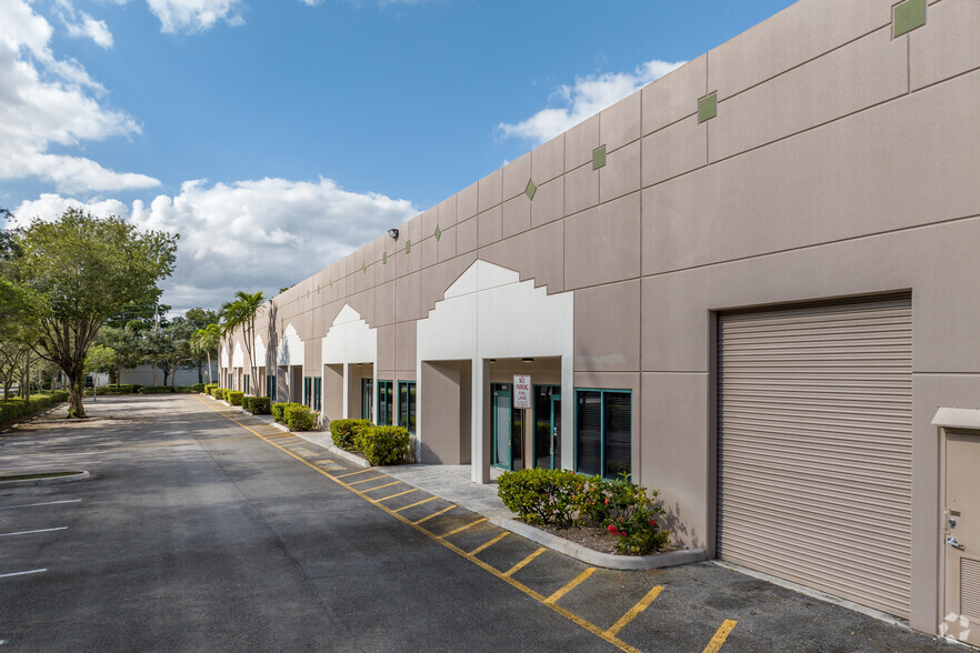 10000-10140 NW 53rd St, Sunrise, FL for lease - Building Photo - Image 3 of 8