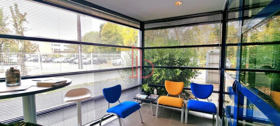 Office in Le Bouscat for lease - Lobby - Image 2 of 7